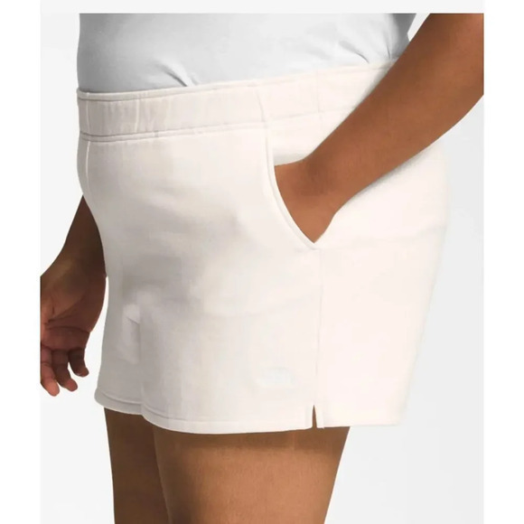 The North Face Women's‎ Half Dome Fleece Shorts size XXL NWT - Picture 2 of 8